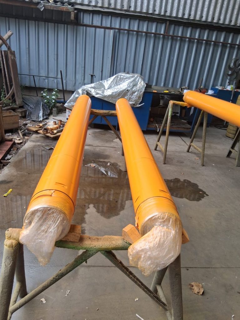 Inspeção de pintura em equipamento industrial