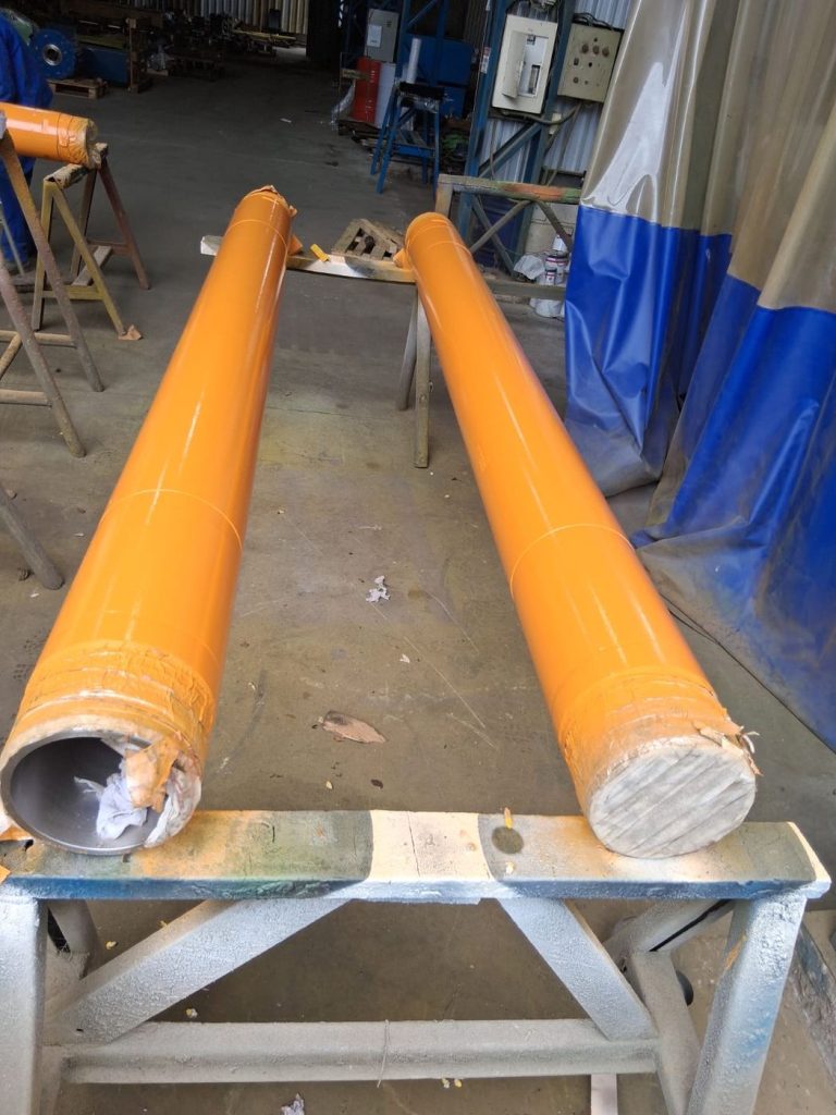 Inspeção de pintura em tubos industriais